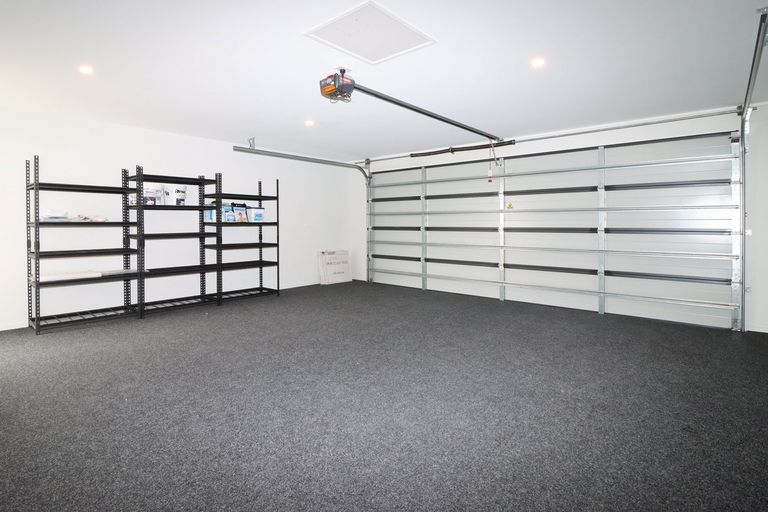 Photo of property in 28 Feist Street, Carterton, 5713