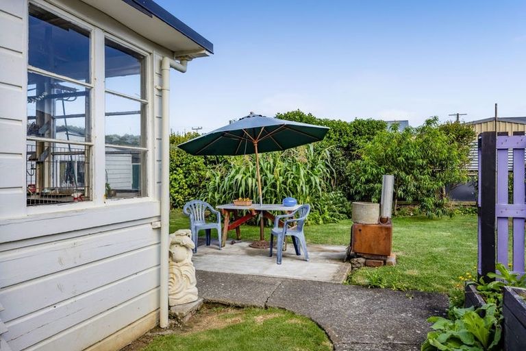 Photo of property in 8 Lincoln Street, Patea, 4520