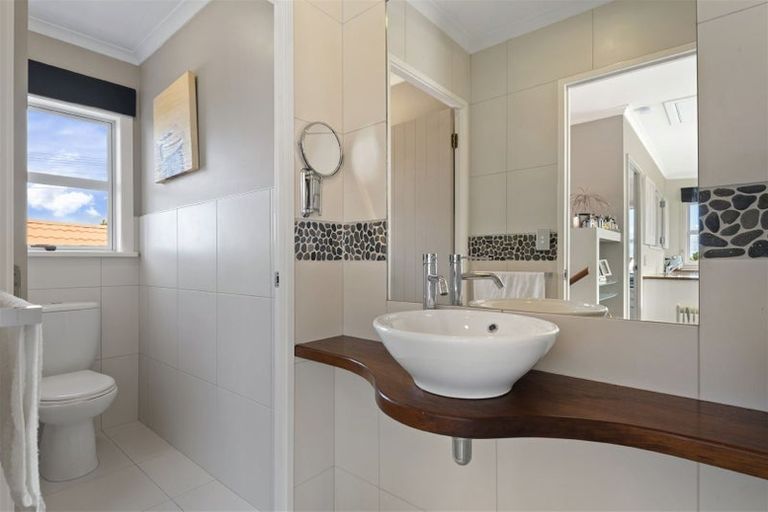 Photo of property in 113 Carlisle Road, Torbay, Auckland, 0632