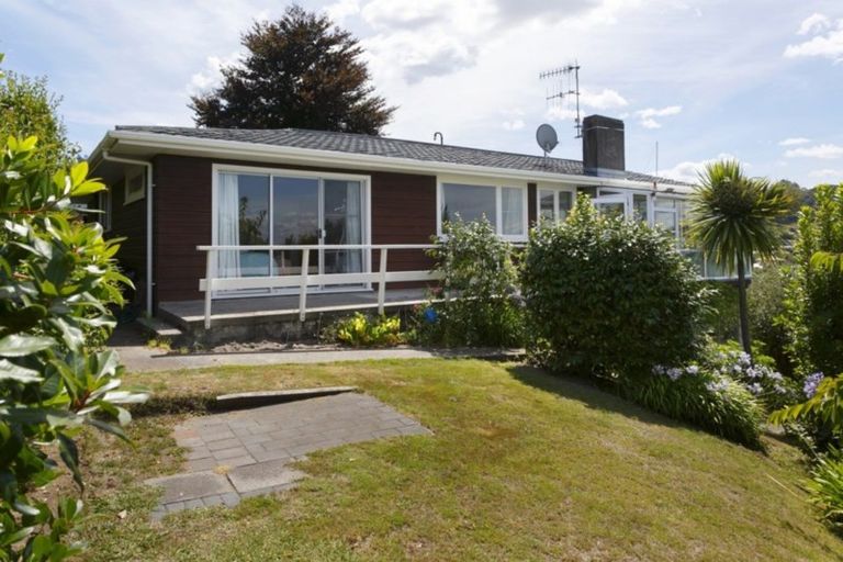 Photo of property in 15 Scenic Heights, Acacia Bay, Taupo, 3330