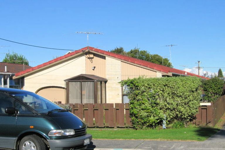 Photo of property in 1/16 Riverside Road, Orewa, 0931