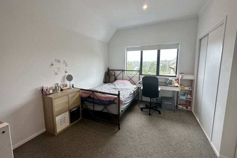 Photo of property in 28 Te Oneroa Way, Long Bay, Auckland, 0630