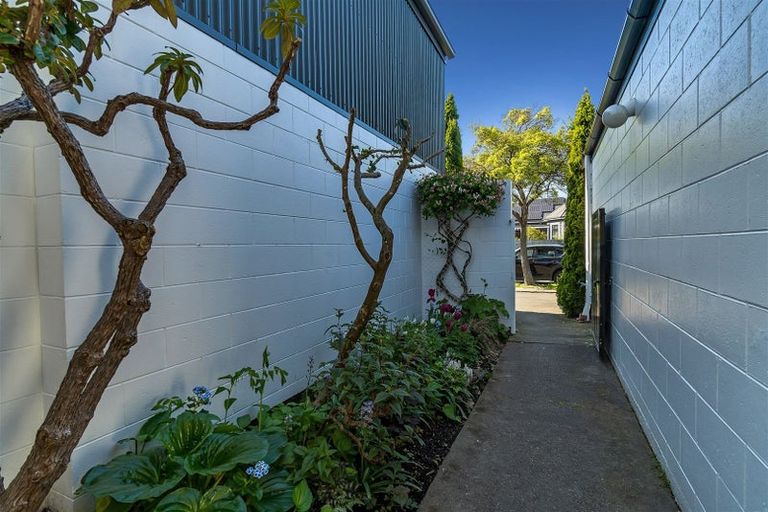 Photo of property in 1/99 Aikmans Road, Merivale, Christchurch, 8014