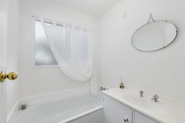 Photo of property in 11 Haast Close, Kelson, Lower Hutt, 5010