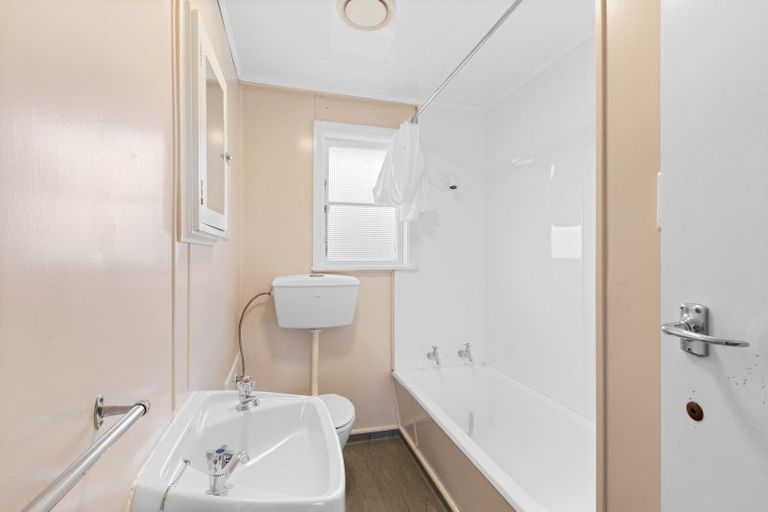 Photo of property in 4-6 Dix Crescent, Riversdale, Blenheim, 7201