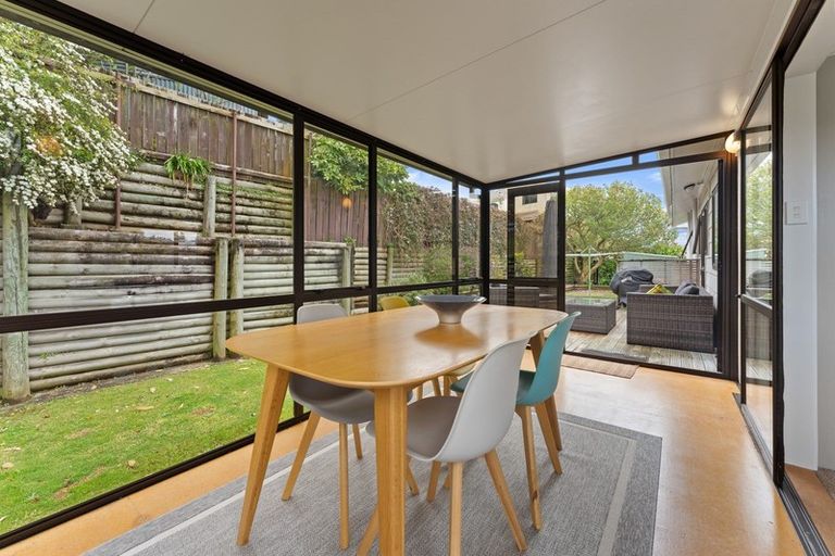 Photo of property in 6 Winstone Place, Highlands Park, New Plymouth, 4312