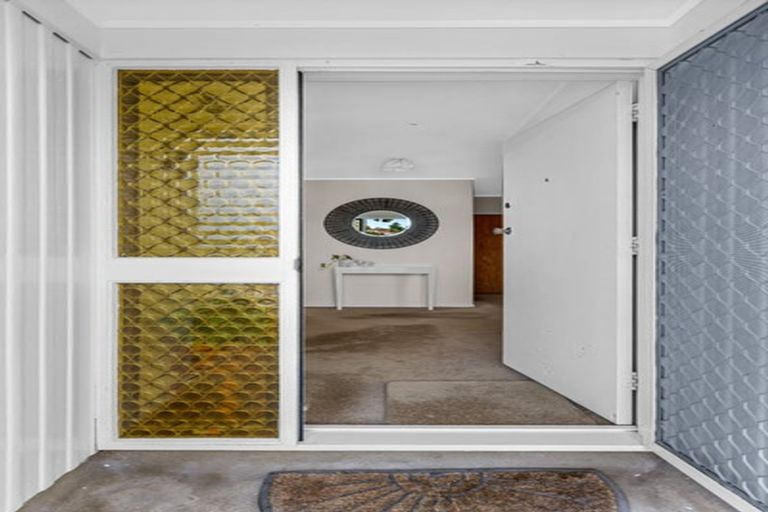 Photo of property in 1/15 Battle Place, Glenfield, Auckland, 0629