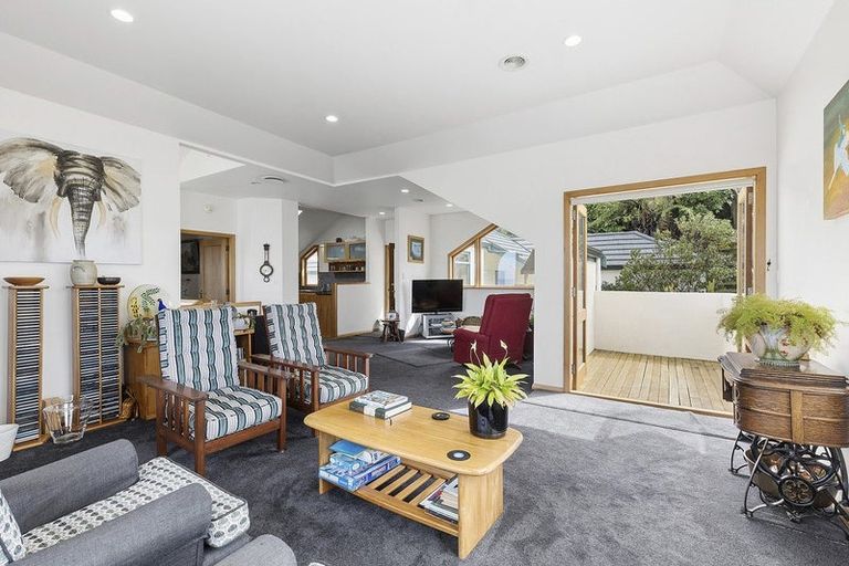 Photo of property in 156 Nevay Road, Karaka Bays, Wellington, 6022