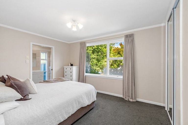 Photo of property in 24 Highfield Place, Avonhead, Christchurch, 8042