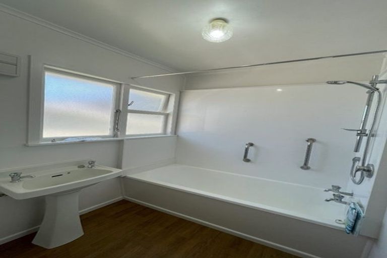 Photo of property in 119 Parkvale Road, Karori, Wellington, 6012