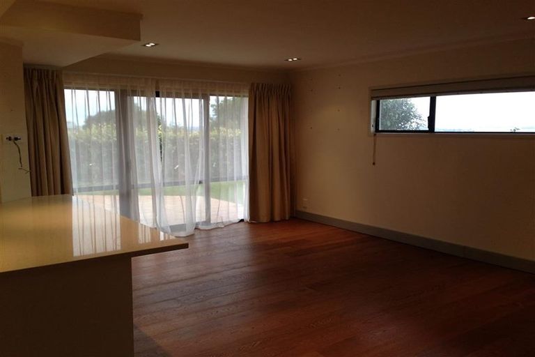 Photo of property in 56 Onetaunga Road, Chatswood, Auckland, 0626