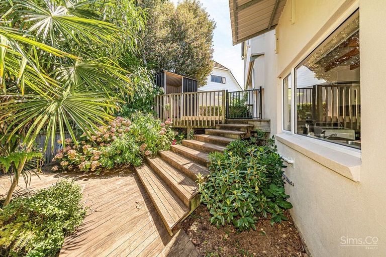 Photo of property in 2 Burtts Road, Durie Hill, Whanganui, 4500