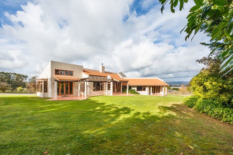 Photo of property in 25 Schnell Drive, Kelvin Grove, Palmerston North, 4414