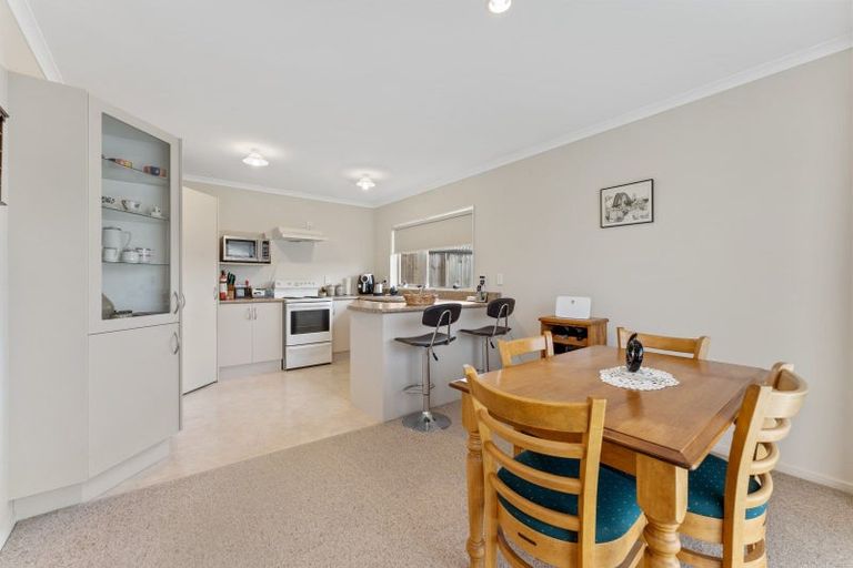 Photo of property in Rangeview Villas, 24/9 Fuller Close, Levin, 5510