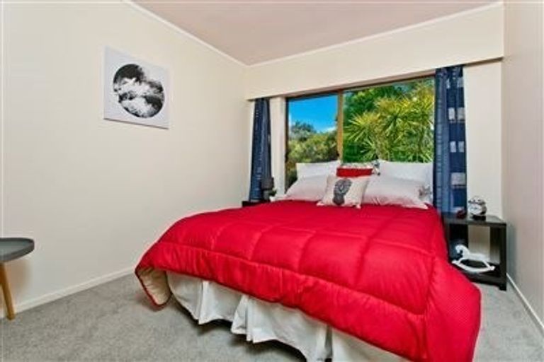 Photo of property in 1/152 Glenfield Road, Birkenhead, Auckland, 0626