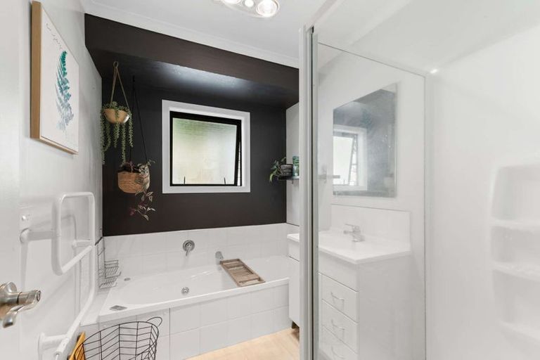 Photo of property in 7 Waterloo Place, Westown, New Plymouth, 4310