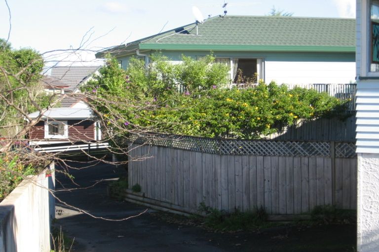 Photo of property in 2/560 East Coast Road, Windsor Park, Auckland, 0630