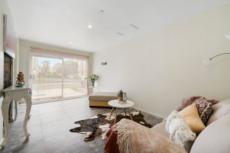 Photo of property in 435b West Coast Road, Glen Eden, Auckland, 0602