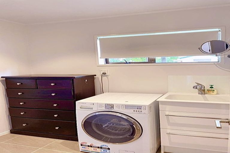 Photo of property in 7 Zenith Place, Conifer Grove, Takanini, 2112