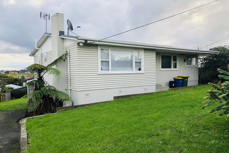Photo of property in 964 East Coast Road, Northcross, Auckland, 0632