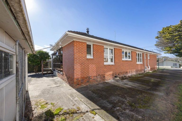 Photo of property in 38 Longburn Road, Henderson, Auckland, 0610