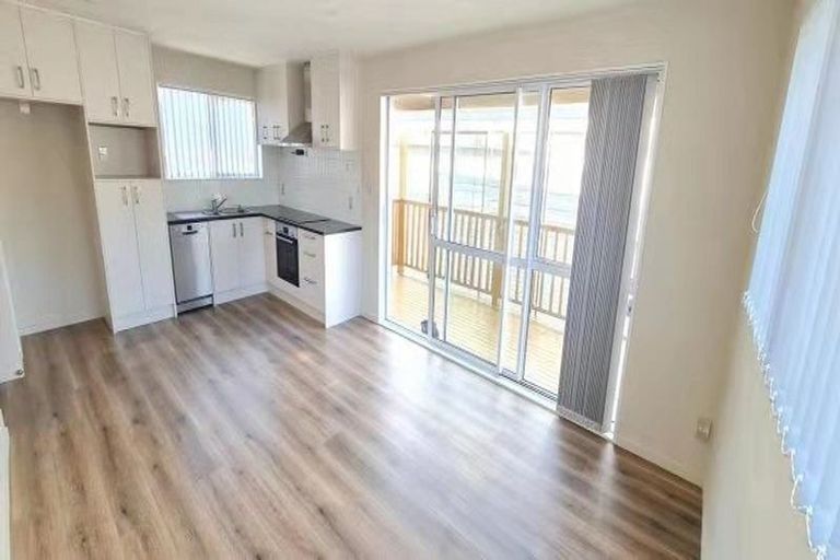 Photo of property in 14 Larissa Avenue, Henderson, Auckland, 0610