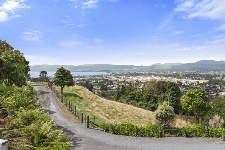 Photo of property in 72 Mountain Road, Western Heights, Rotorua, 3015