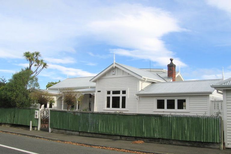 Photo of property in 2 Selwyn Road, Hospital Hill, Napier, 4110