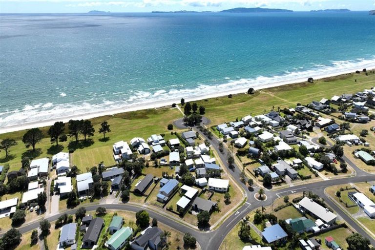 Photo of property in 102 Sands Crescent, Matarangi, Whitianga, 3592