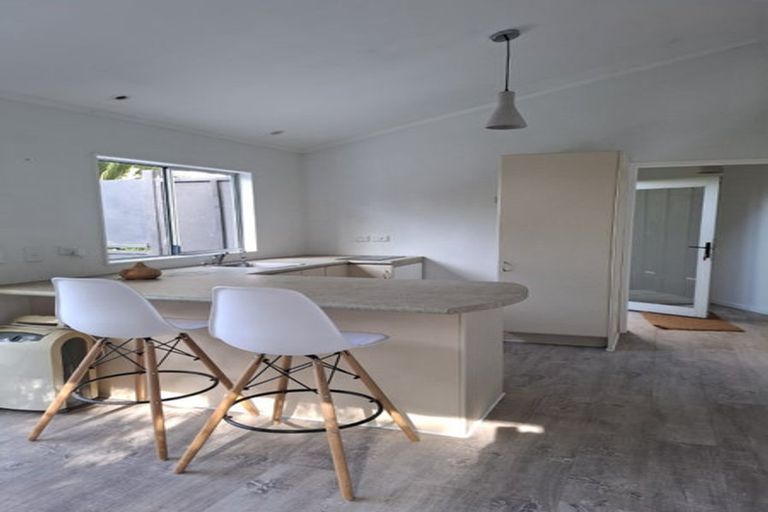 Photo of property in 128 Otitori Bay Road, Titirangi, Auckland, 0604