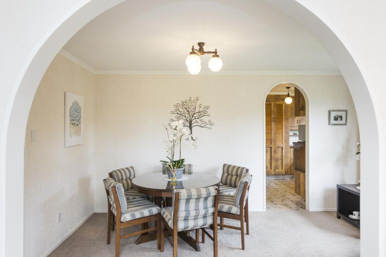 Photo of property in 2 Huhana Court, Hokowhitu, Palmerston North, 4410