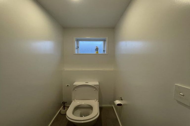 Photo of property in 1/4313 Great North Road, Glendene, Auckland, 0602