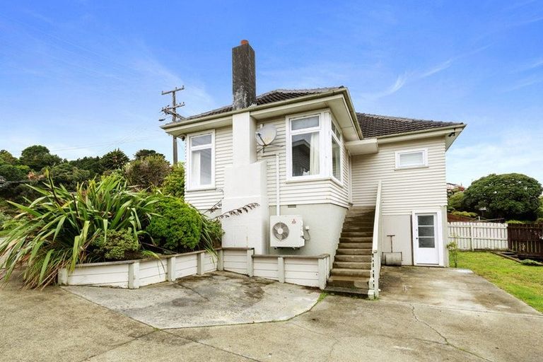 Photo of property in 33 Tawa Terrace, Tawa, Wellington, 5028