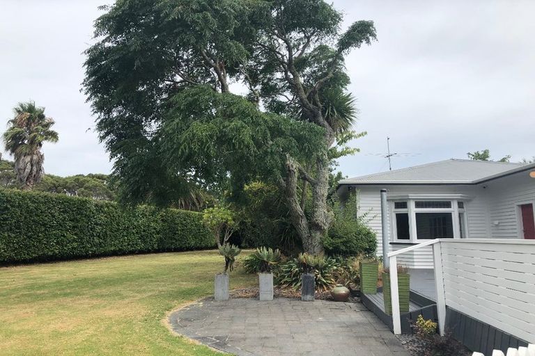 Photo of property in 25 Taupaki Road, Taupaki, Henderson, 0782