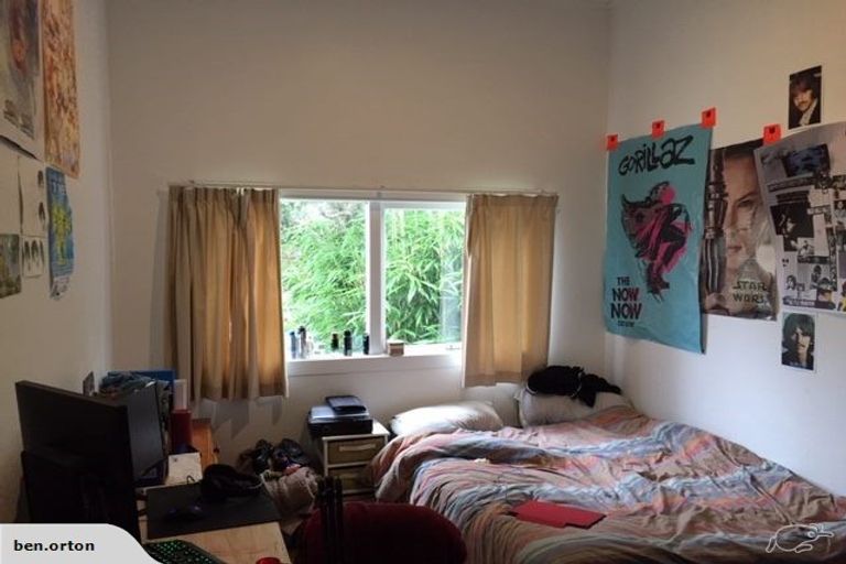 Photo of property in 60 Mortimer Terrace, Brooklyn, Wellington, 6021