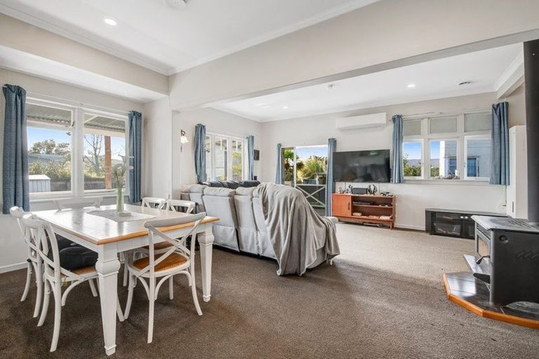 Photo of property in 51a Parakai Avenue, Parakai, 0830