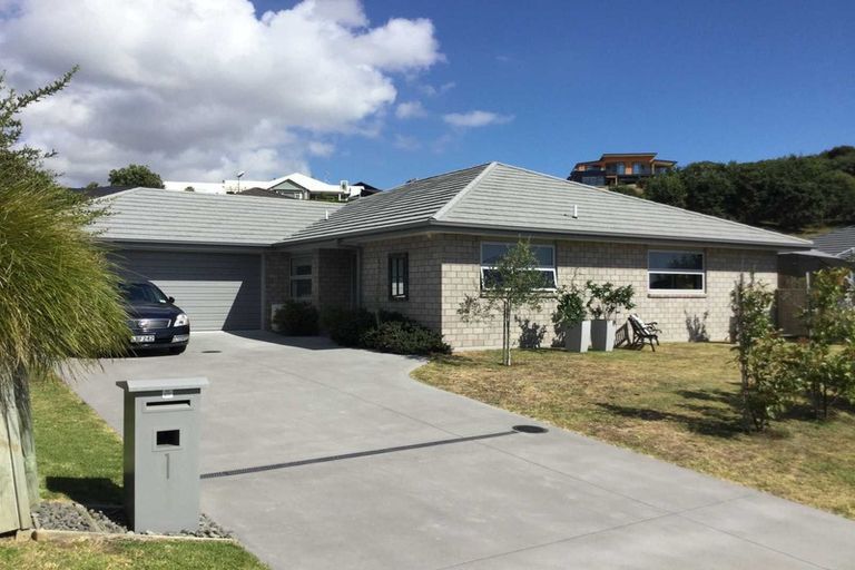 Photo of property in 1 Lakeside Terrace, Omokoroa, 3114
