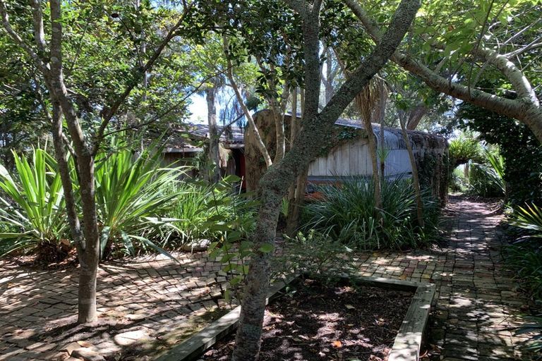 Photo of property in 15b Second Avenue, Stanley Point, Auckland, 0624