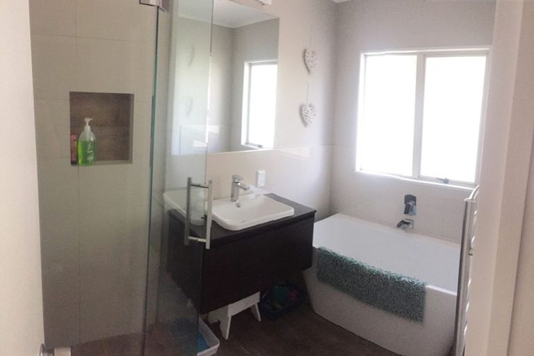 Photo of property in 14 Shannon Place, Torbay, Auckland, 0630