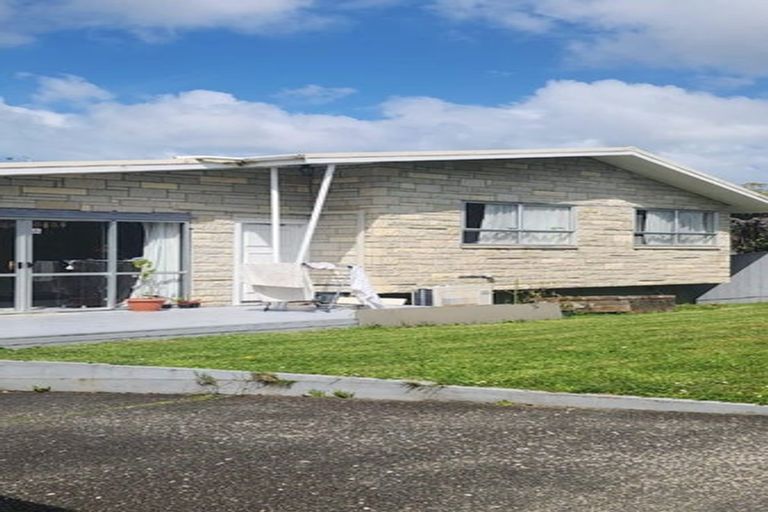 Photo of property in 10 Nandana Drive, Glen Eden, Auckland, 0602