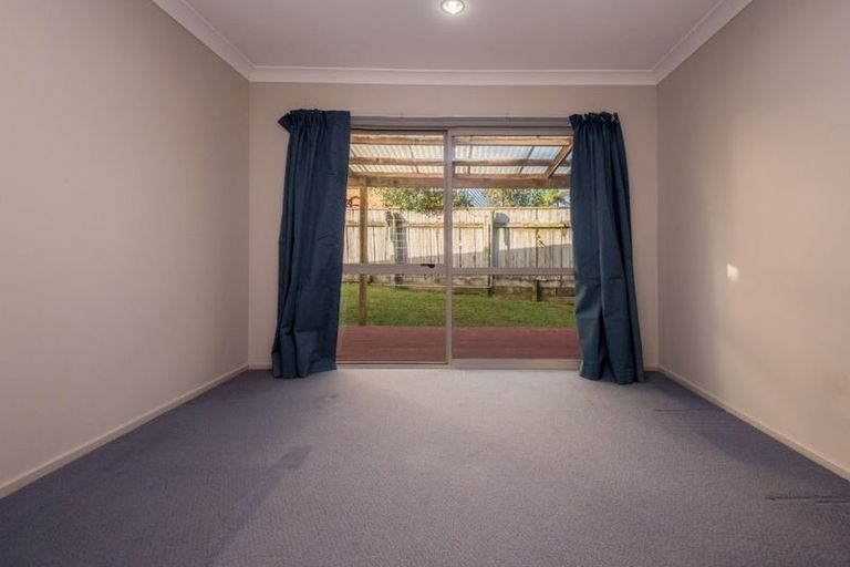 Photo of property in 42 Mandeville Place, Unsworth Heights, Auckland, 0632