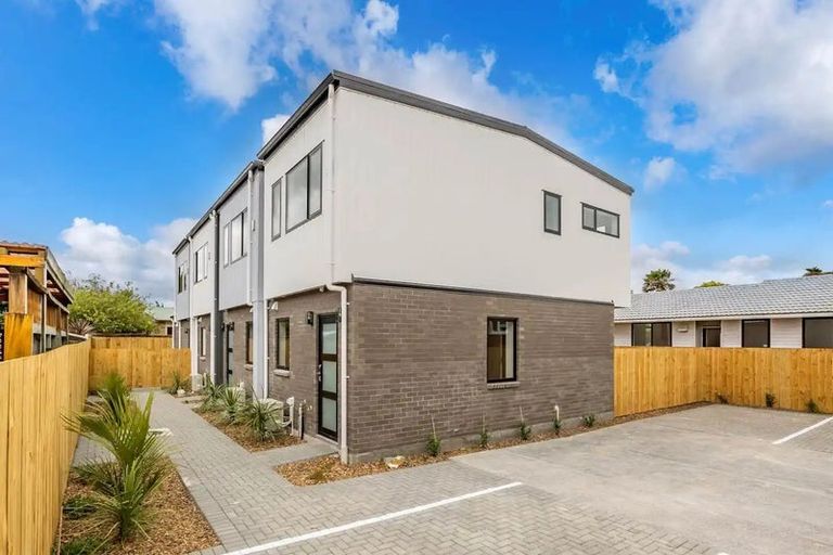 Photo of property in 14e Durham Street, Te Atatu Peninsula, Auckland, 0610