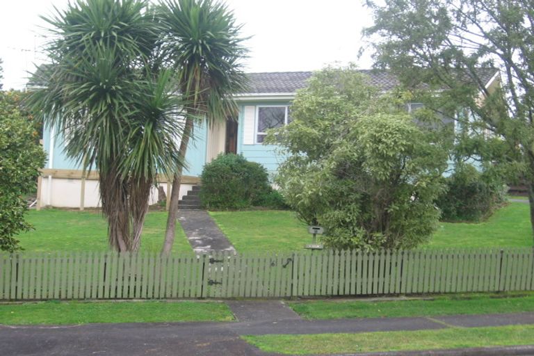 Photo of property in 6 Leatham Crescent, Opaheke, Papakura, 2113