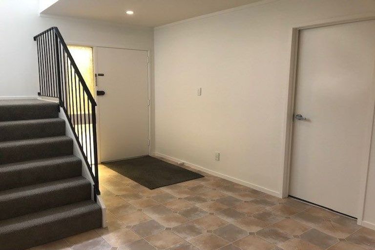 Photo of property in 12a Prince Regent Drive, Half Moon Bay, Auckland, 2012