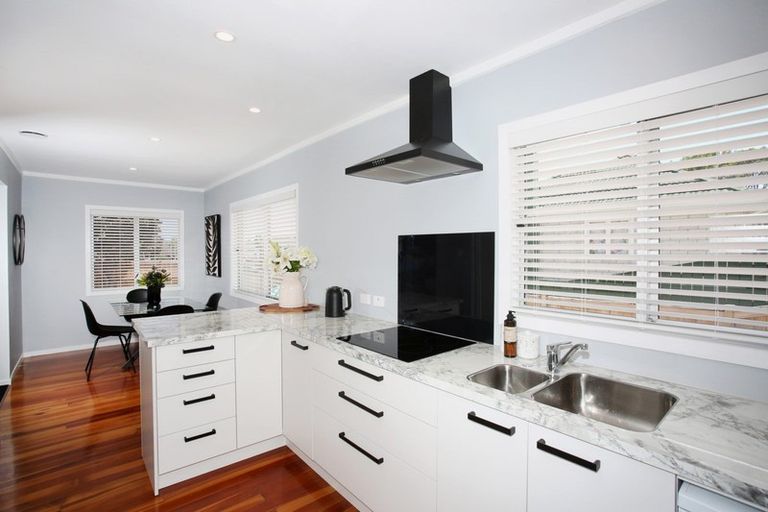 Photo of property in 21 View Road, Papakura, 2110