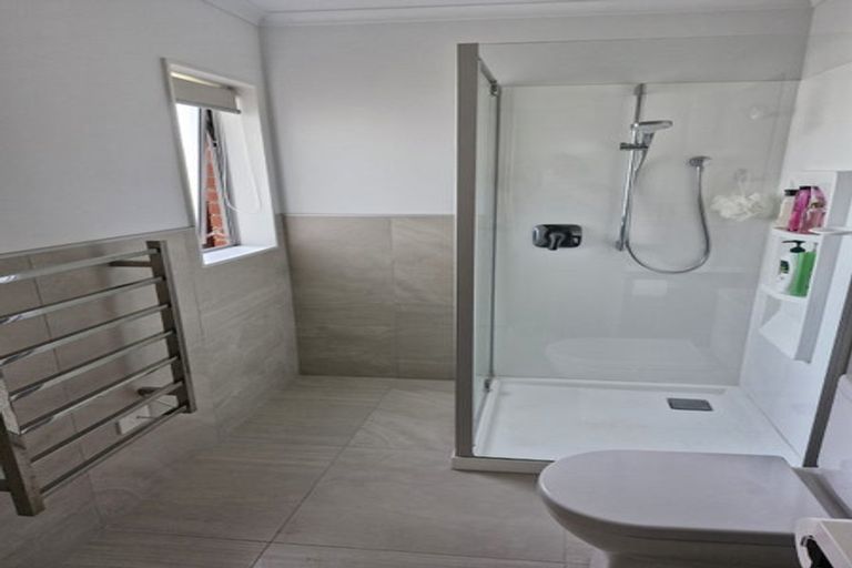 Photo of property in 64 Mettam Drive, Swanson, Auckland, 0614