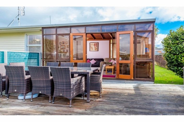 Photo of property in 13 Dunstall Place, Mangere Bridge, Auckland, 2022