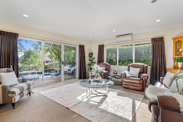 Photo of property in 41 Headcorn Place, Botany Downs, Auckland, 2010