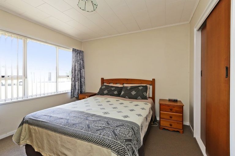 Photo of property in 16 Oxford Street, Taradale, Napier, 4112