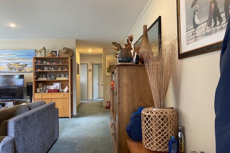 Photo of property in 21 Angel Way, Stanmore Bay, Whangaparaoa, 0932